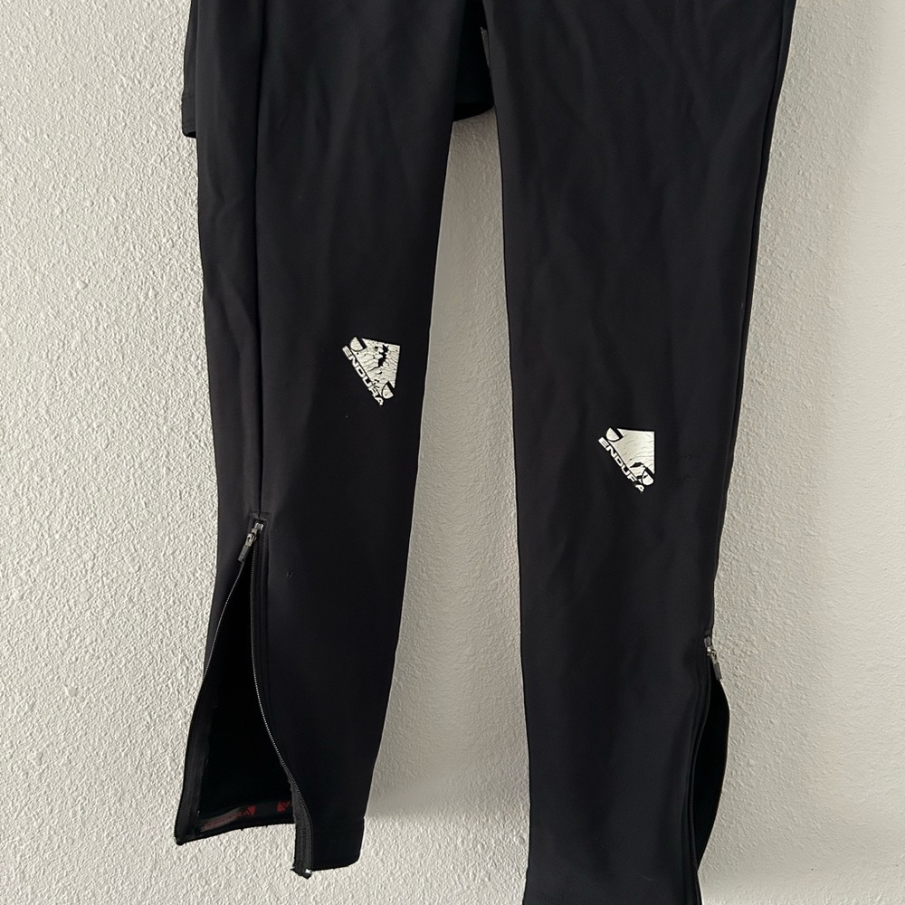 Black Endura cycling leggings